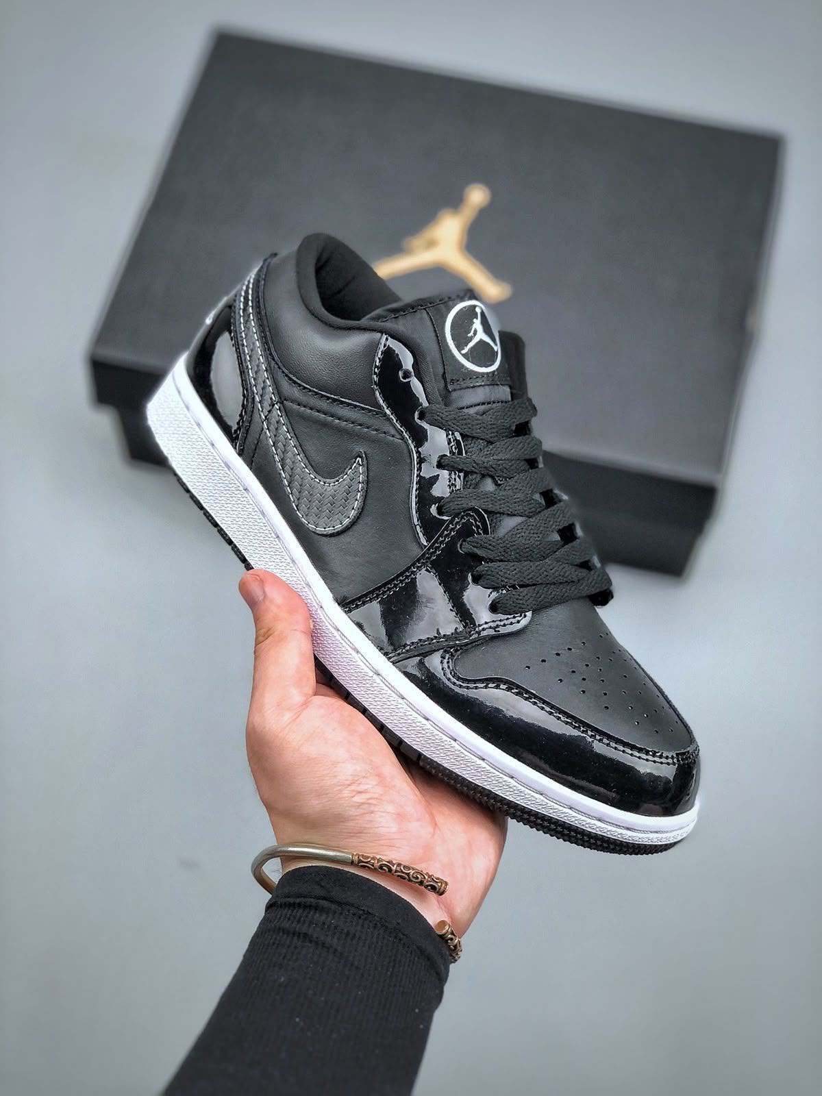Jordan 1 Low Dama — Negro Charol